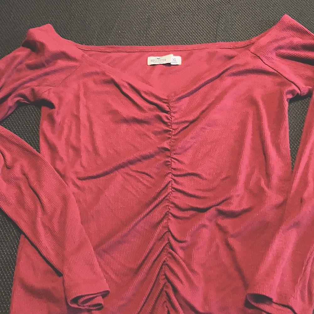 Hollister maroon top